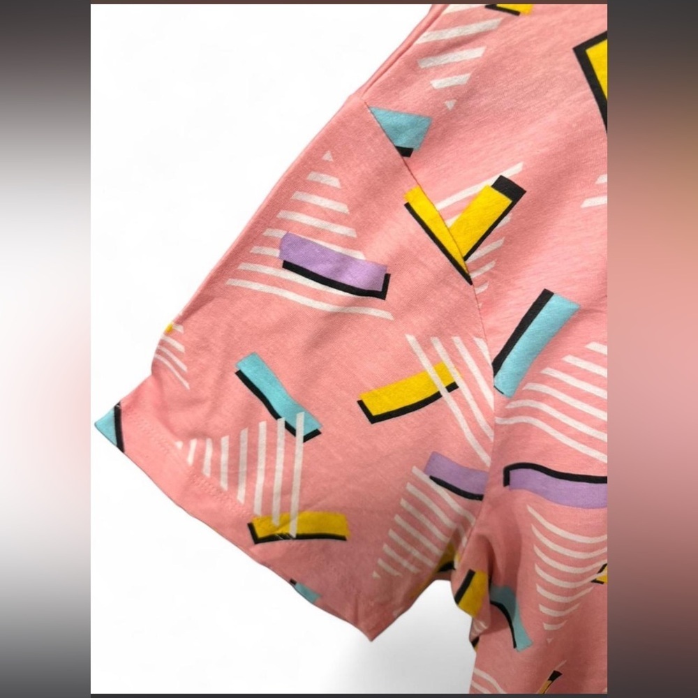 Knickerbocker pink short sleeved Tshirt w/colorful 1980s vibe retro design Men’s - Picture 5 of 7